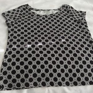 Madison XL top new with tags.Black and White geometric pattern.  Washable.